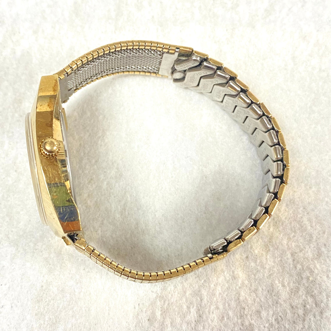 u428 Vintage Bulova Swiss Mechanical Stainless Back Water Resistant Wrist Watch