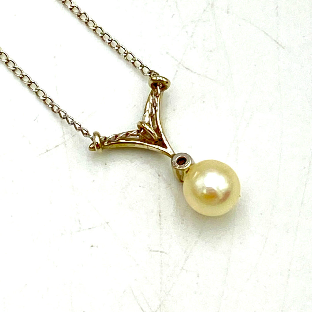 u475 Vintage 14K White Gold Necklace 15.5" Pearl & Diamond Pendant