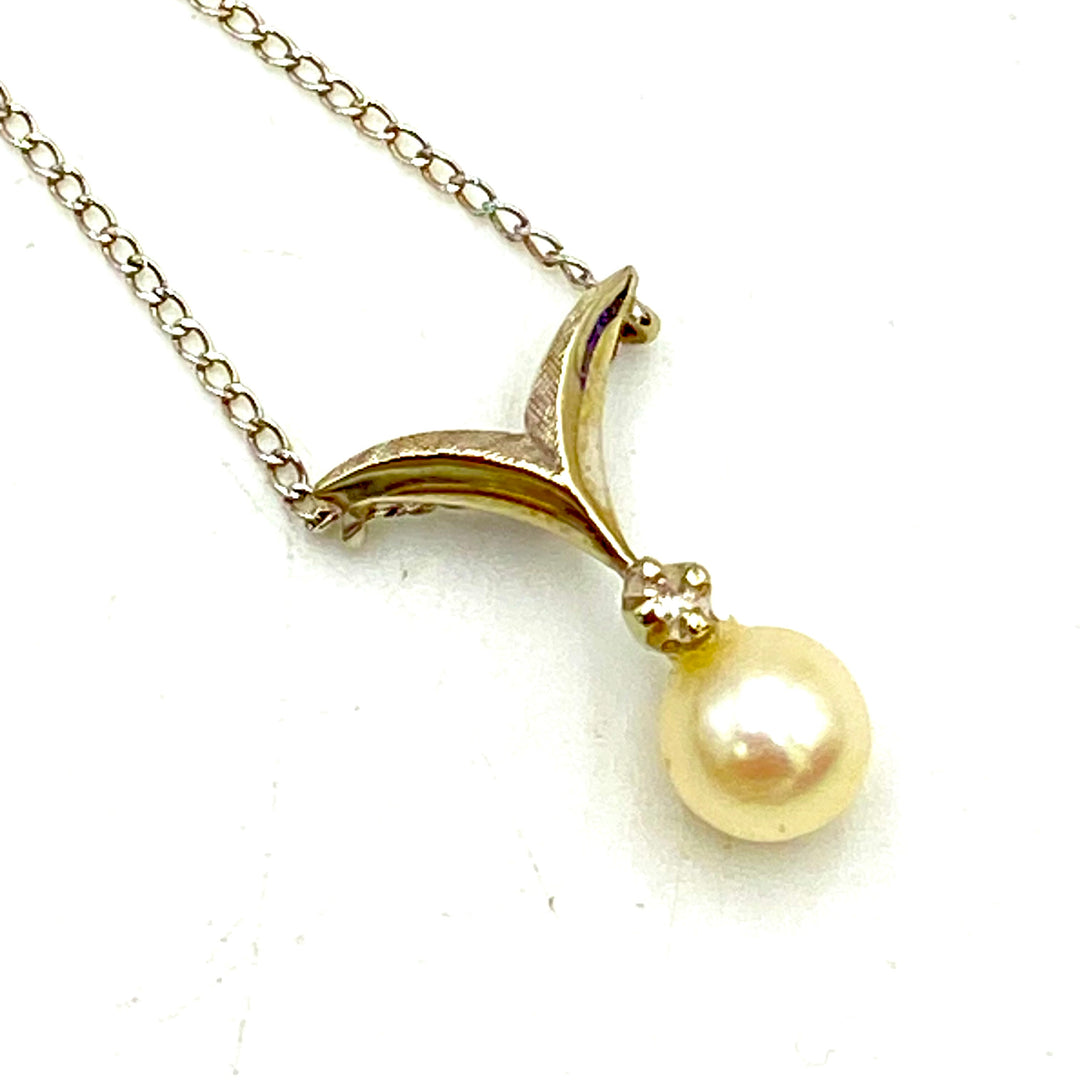 u475 Vintage 14K White Gold Necklace 15.5" Pearl & Diamond Pendant