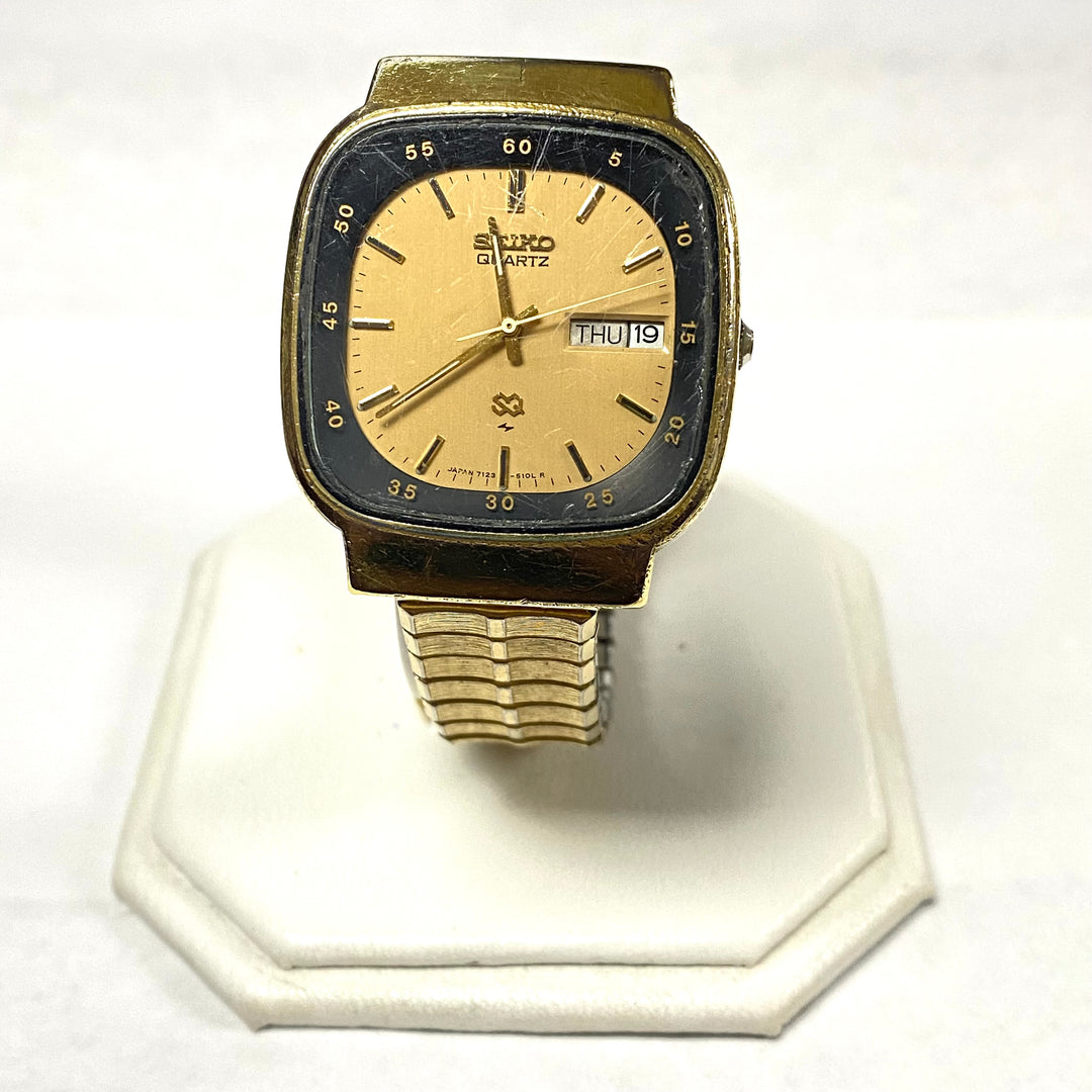 u518 Vintage SEICO Quartz Stainless Steel Water Resistant Wrist Watch 1970's