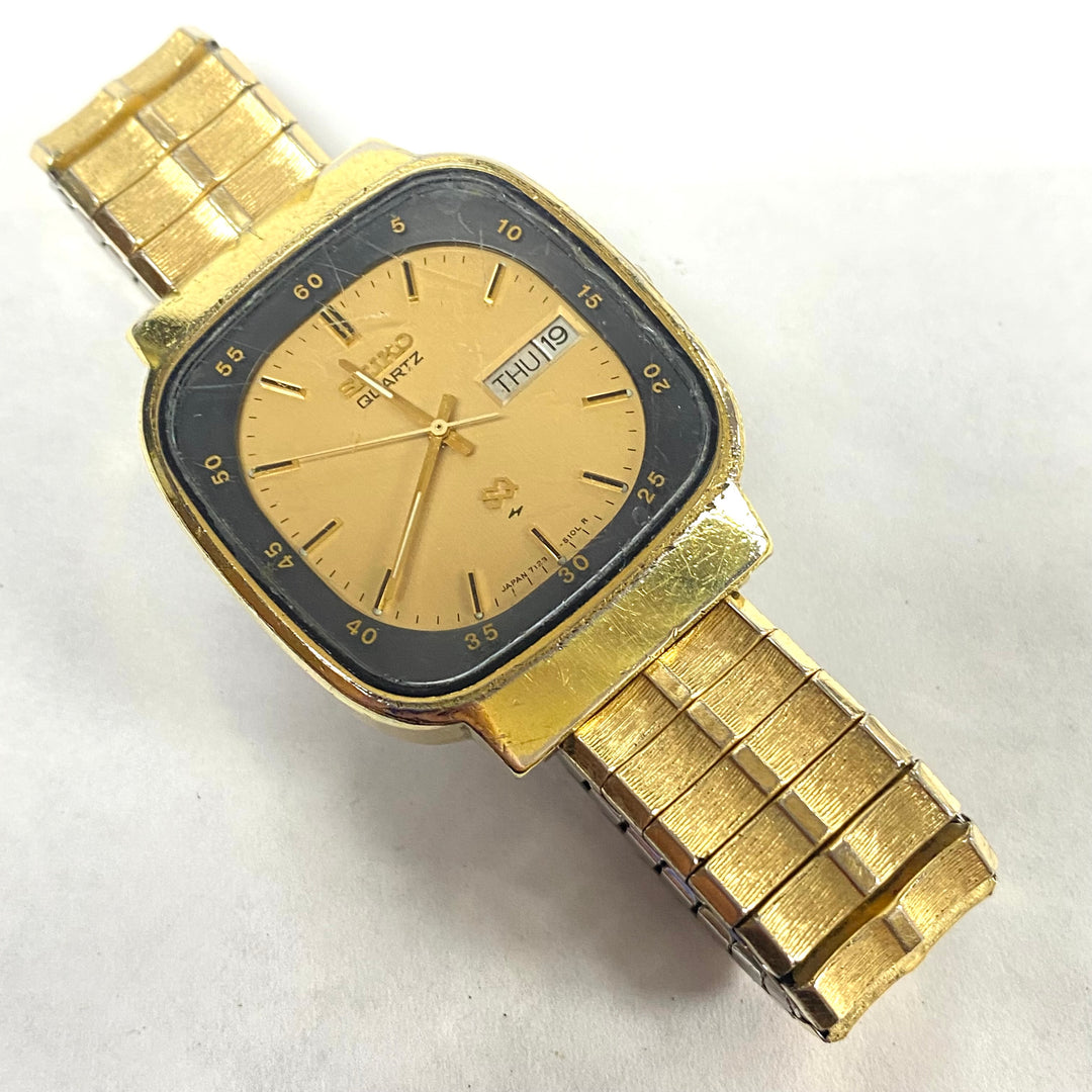 u518 Vintage SEICO Quartz Stainless Steel Water Resistant Wrist Watch 1970's