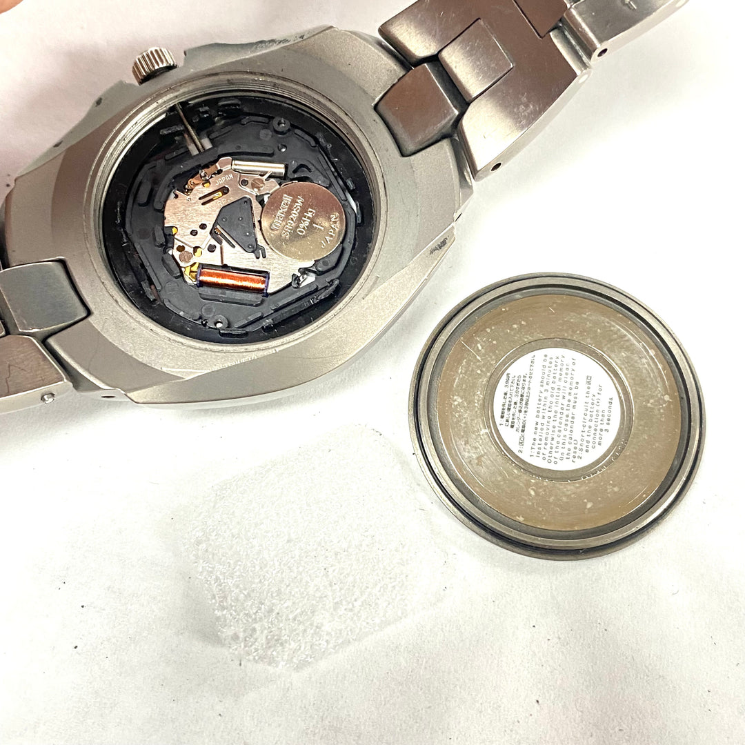 u520 Vintage Seiko Japan Titanium G Perpetual Calendar Wrist Watch 8F56-0078