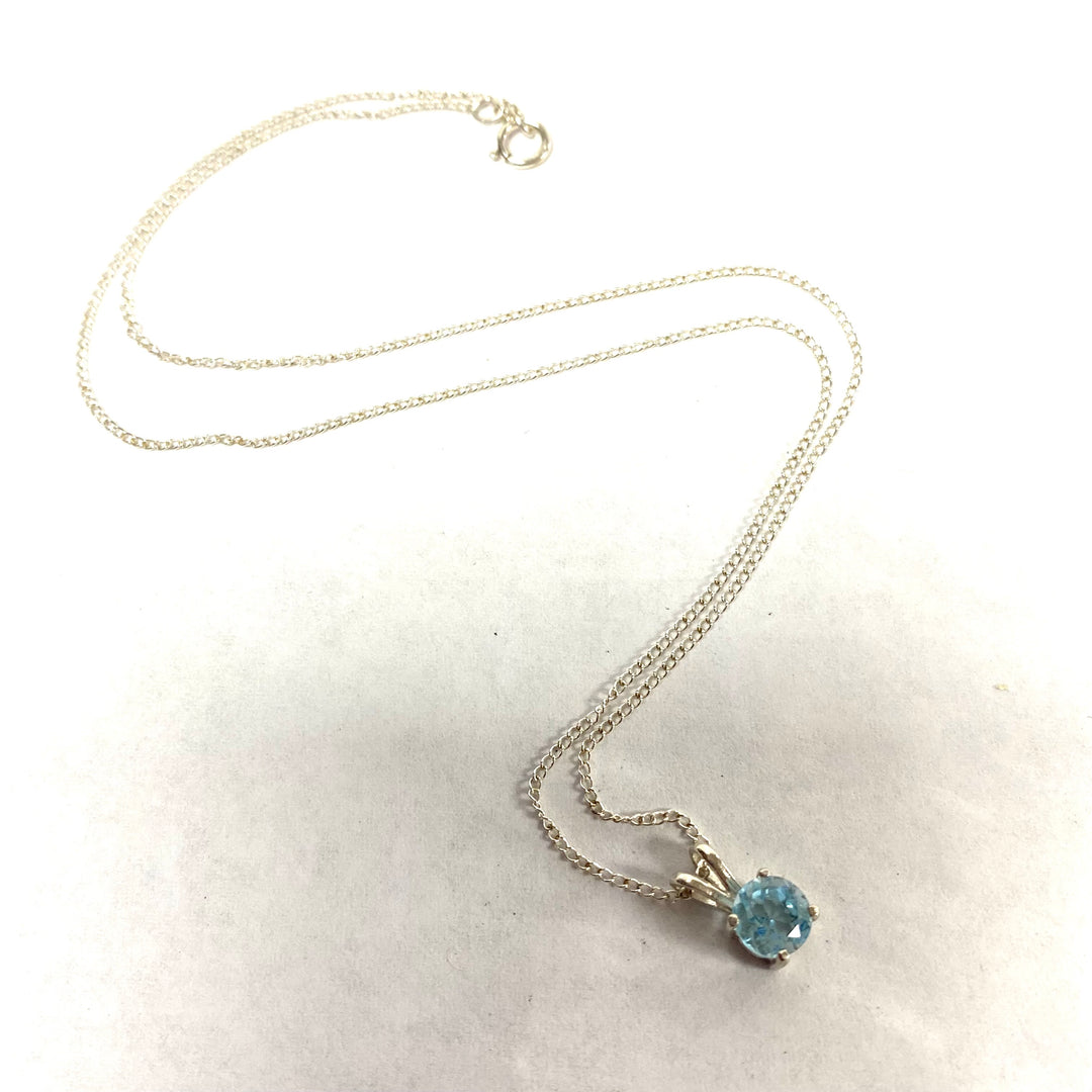 u534 Vintage Sterling Silver 16" Chain Necklace with Blue Stone Charm Pendant
