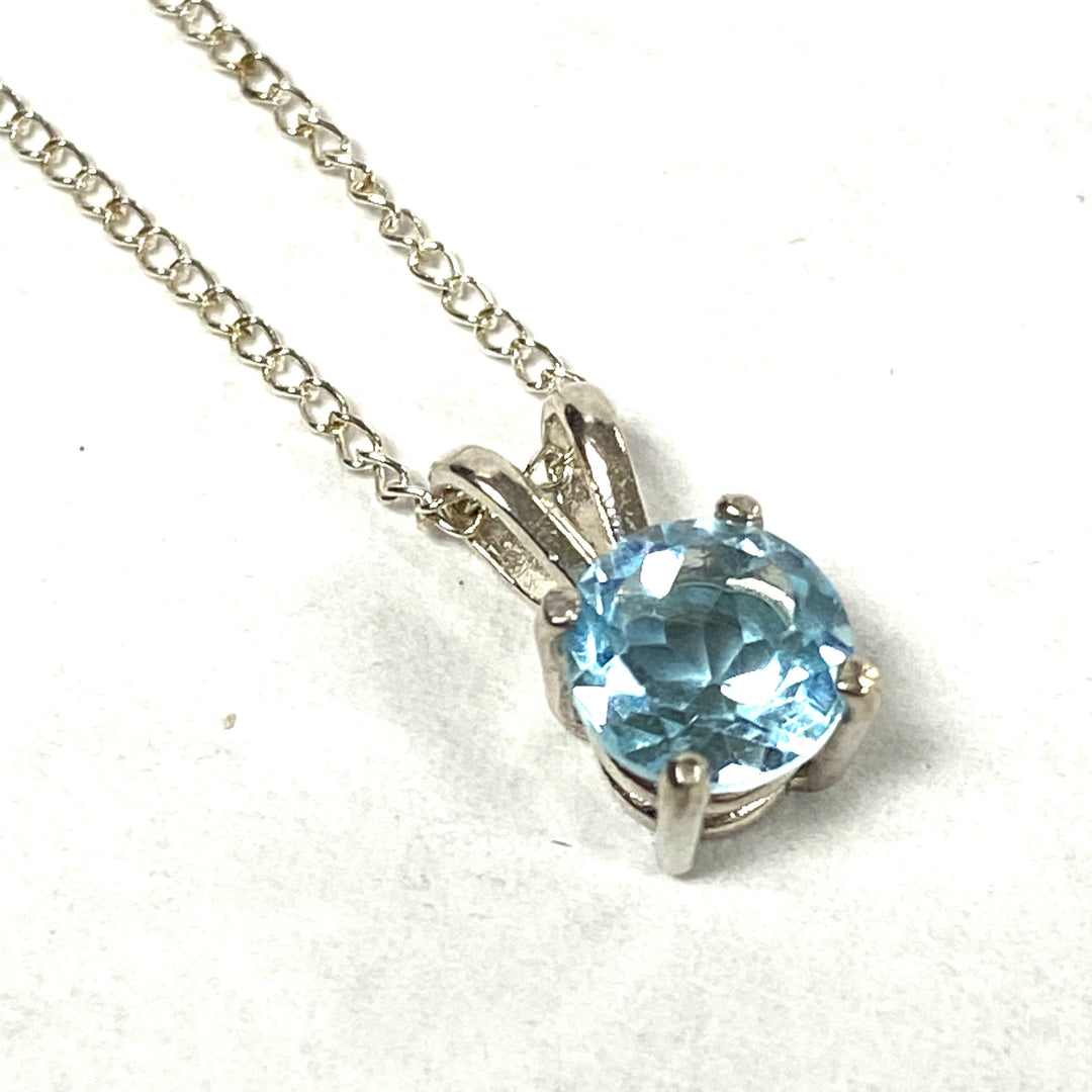 u534 Vintage Sterling Silver 16" Chain Necklace with Blue Stone Charm Pendant