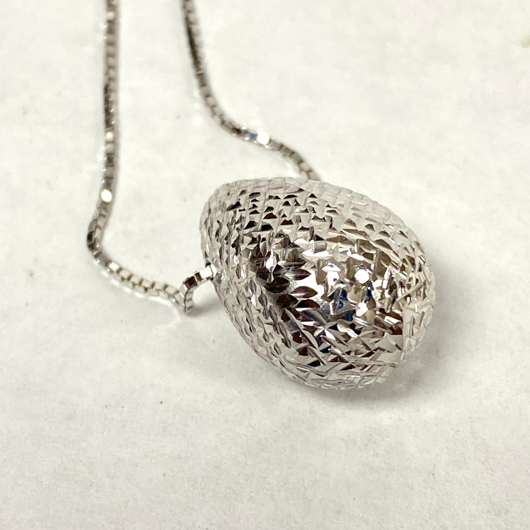 u535 Vintage 14K White Gold Box Chain Necklace 17.5" Diamond Cut Egg Pendant