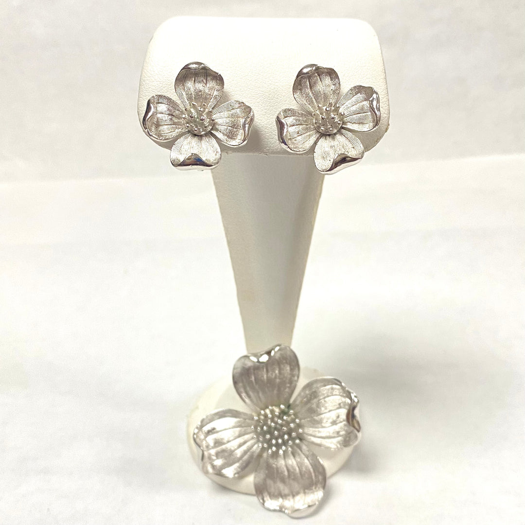 u550 Vintage Crown Trifari 3pc Set Clip Earrings and Matching Brooch Pin Dogwood