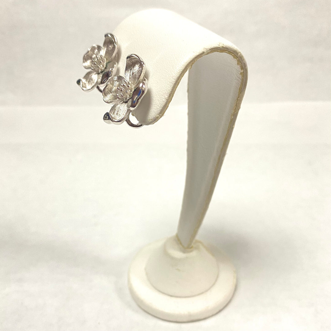 u550 Vintage Crown Trifari 3pc Set Clip Earrings and Matching Brooch Pin Dogwood