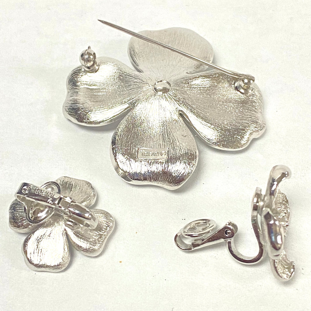 u550 Vintage Crown Trifari 3pc Set Clip Earrings and Matching Brooch Pin Dogwood