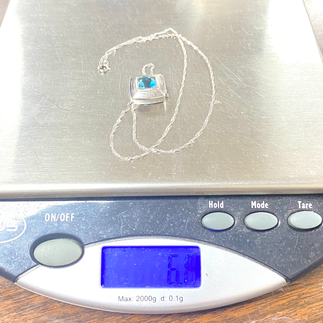 u551 Vintage Sterling Silver 18" Chain Necklace with Blue Stone Silver Pendant