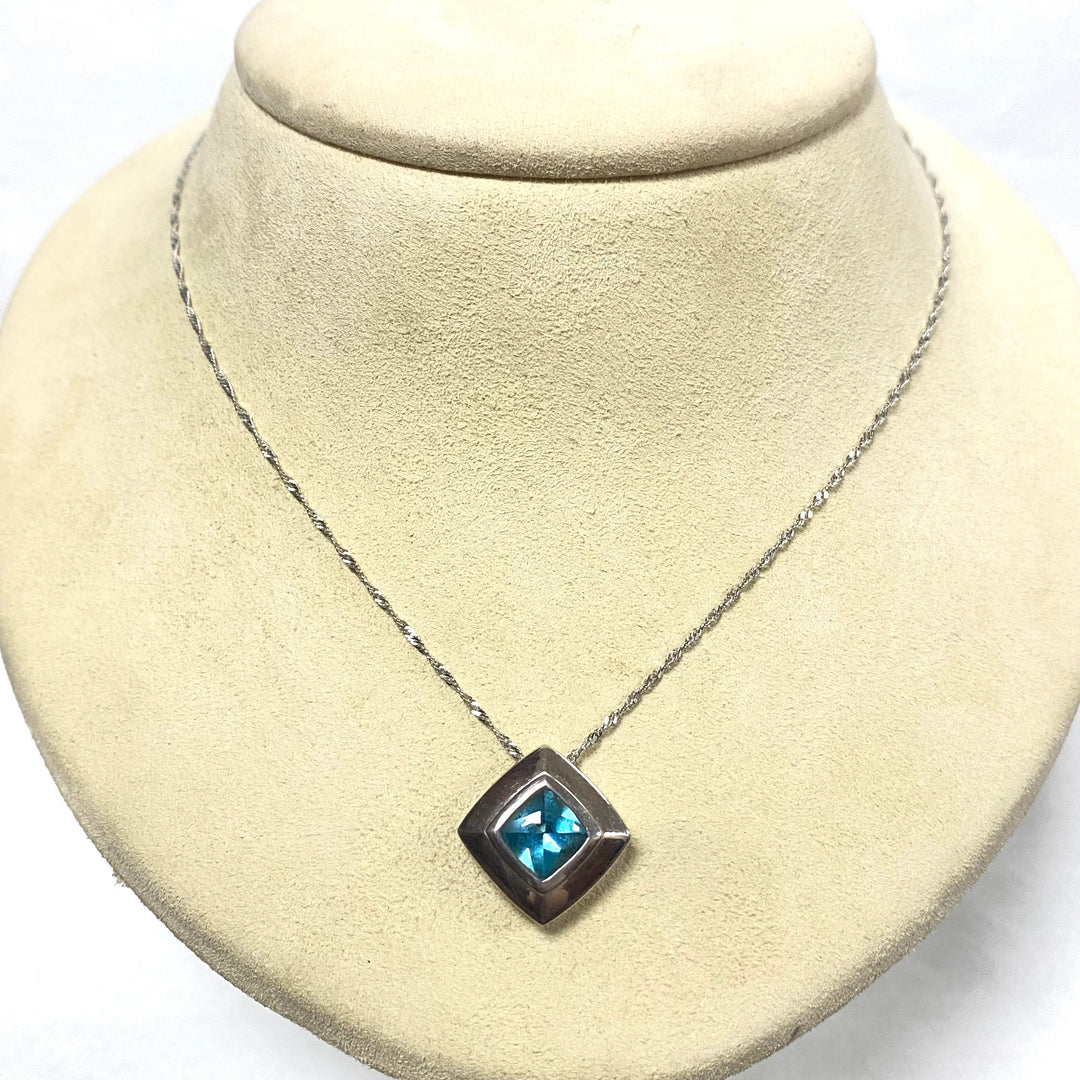 u551 Vintage Sterling Silver 18" Chain Necklace with Blue Stone Silver Pendant