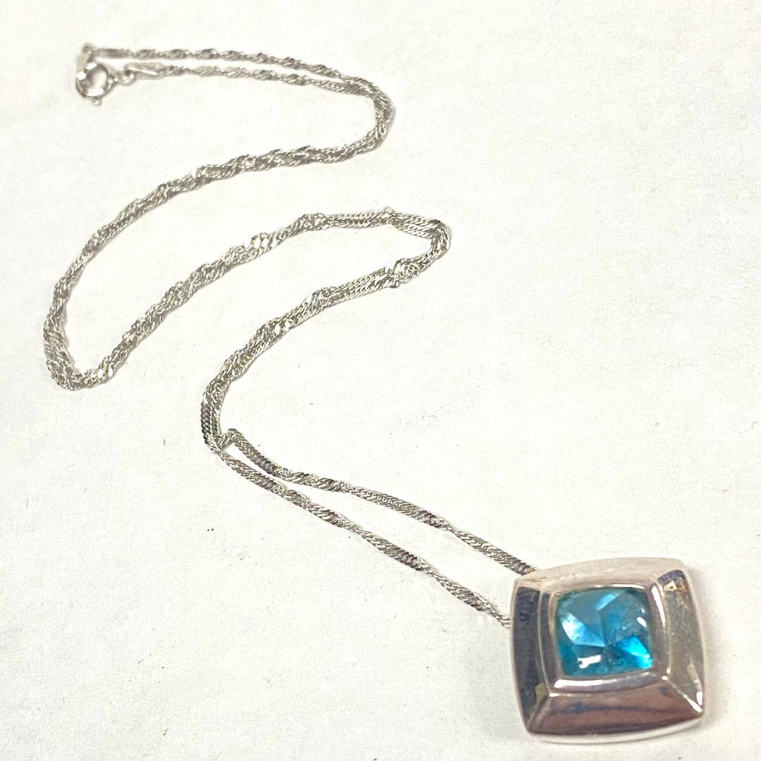 u551 Vintage Sterling Silver 18" Chain Necklace with Blue Stone Silver Pendant