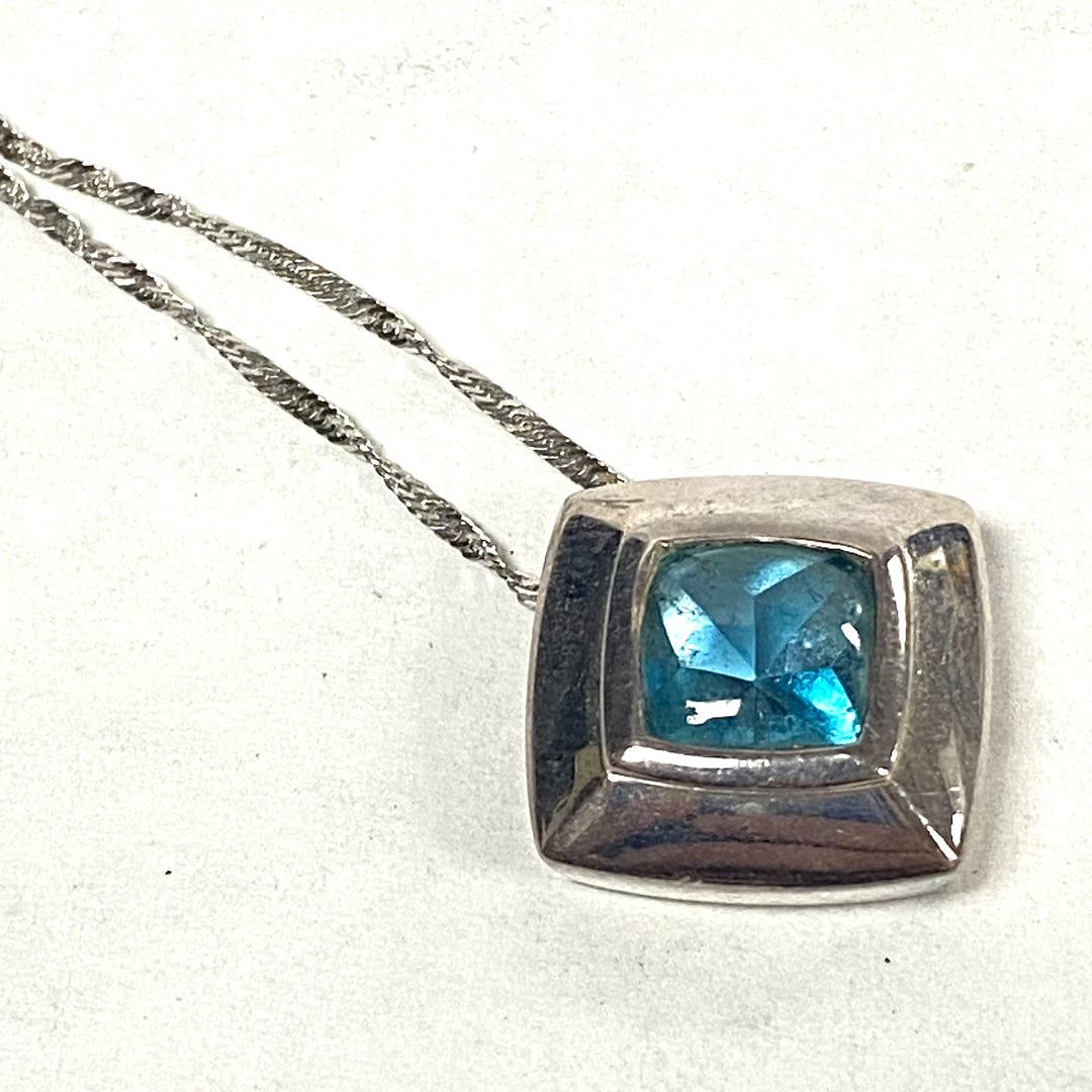 u551 Vintage Sterling Silver 18" Chain Necklace with Blue Stone Silver Pendant