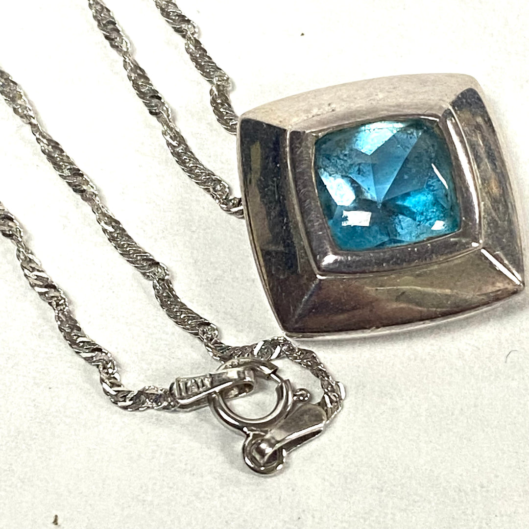 u551 Vintage Sterling Silver 18" Chain Necklace with Blue Stone Silver Pendant