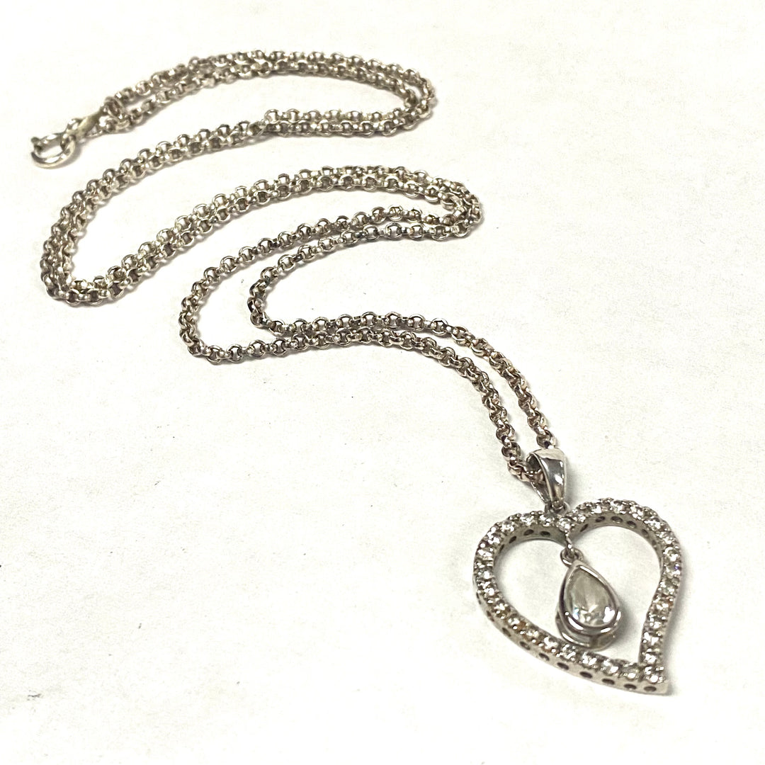 u554 Vintage Sterling Silver 22" Cable Chain Necklace CZ Stones Heart Pendant