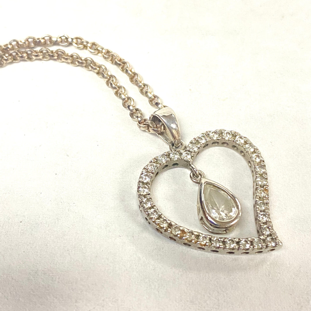 u554 Vintage Sterling Silver 22" Cable Chain Necklace CZ Stones Heart Pendant