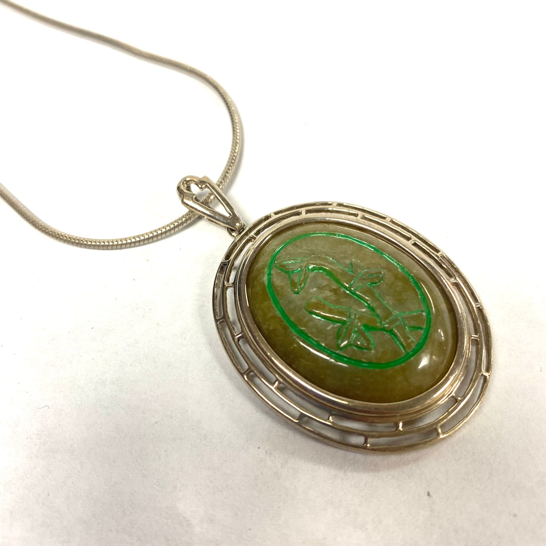 u555 Vintage Sterling Silver Snake Chain Necklace 19.5" Green Jade Oval Pendant