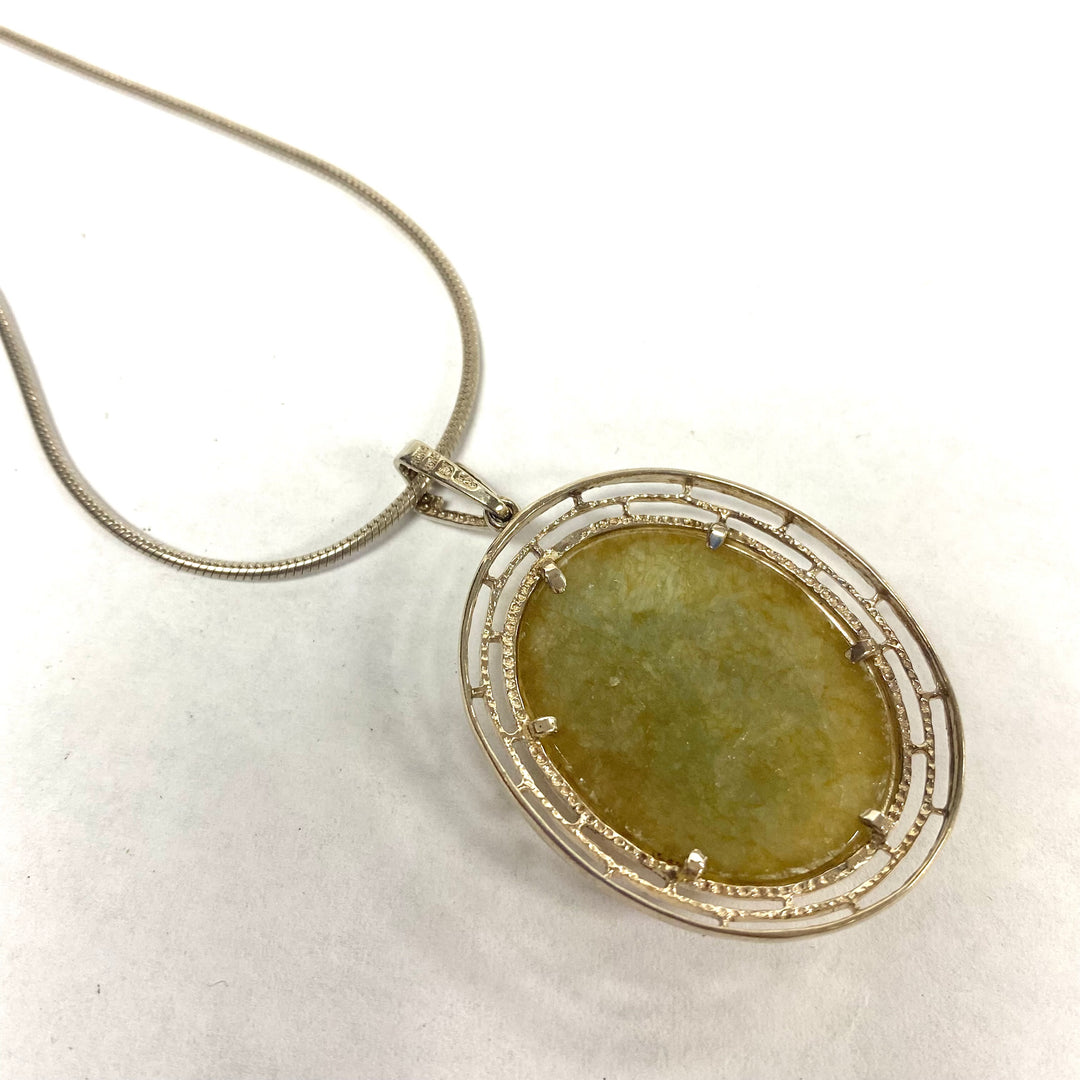 u555 Vintage Sterling Silver Snake Chain Necklace 19.5" Green Jade Oval Pendant