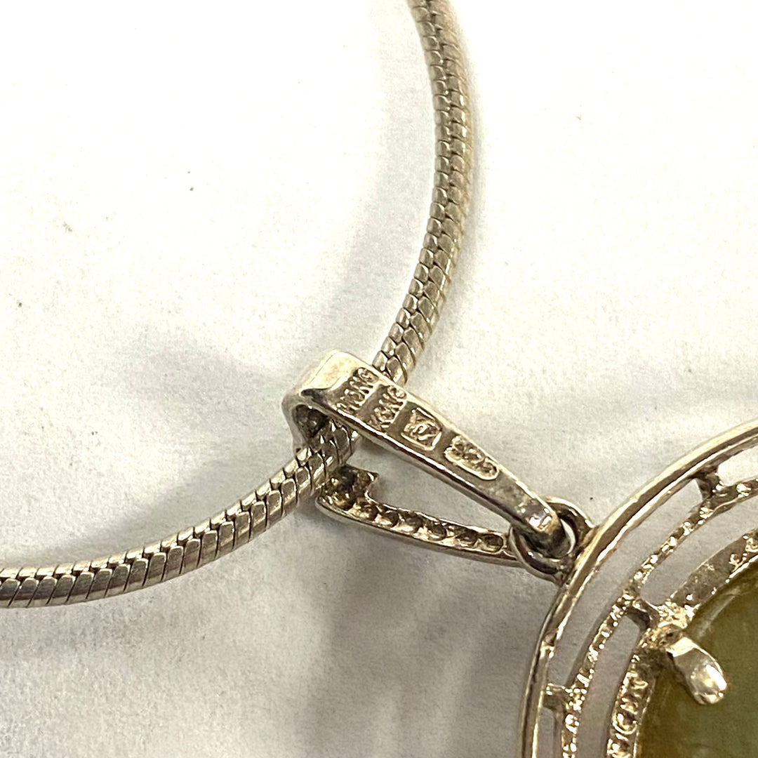 u555 Vintage Sterling Silver Snake Chain Necklace 19.5" Green Jade Oval Pendant