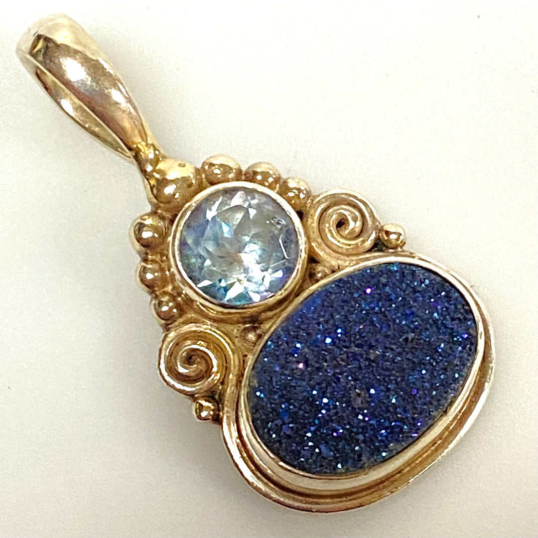 u606 Vintage Sterling Silver 925 Charm Pendant with Blue Stones