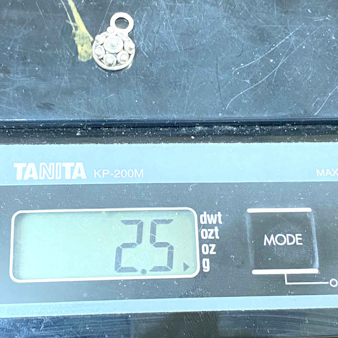 u613 Vintage Sterling Silver 925 Round Charm Pendant