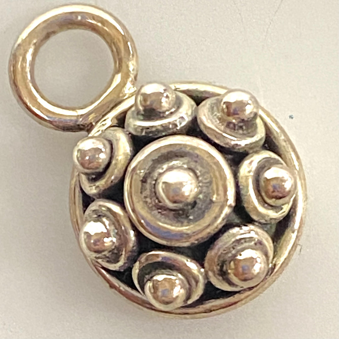 u613 Vintage Sterling Silver 925 Round Charm Pendant