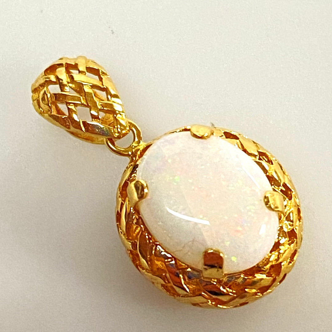 u732 Vintage 14K Yellow Gold White Opal Filigree Charm Pendant