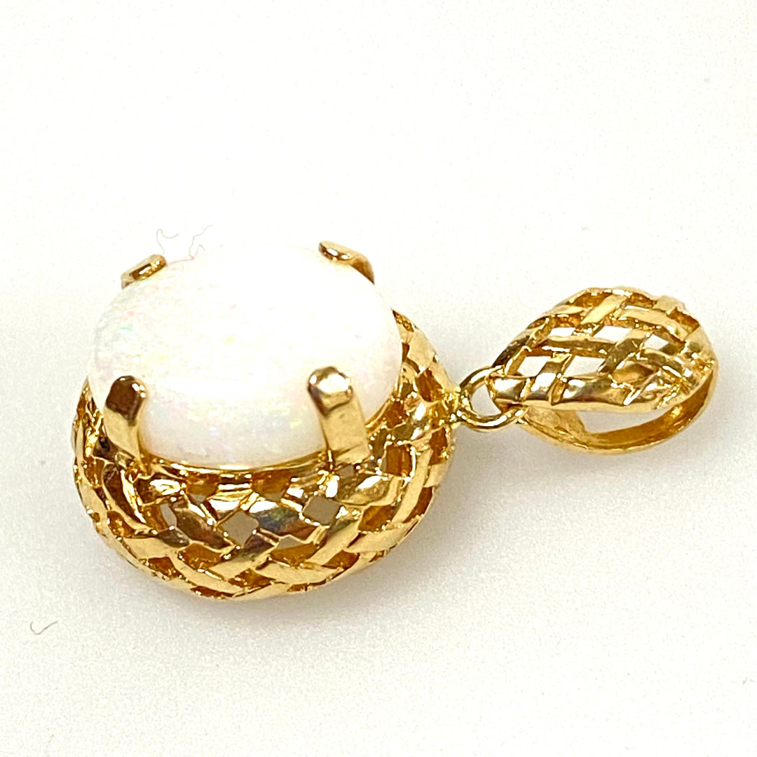 u732 Vintage 14K Yellow Gold White Opal Filigree Charm Pendant