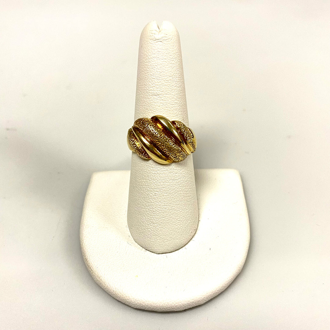 u807 Vintage 14K Yellow Gold Shrimp Style Stone/Smooth Finish Band Ring Size 7.75