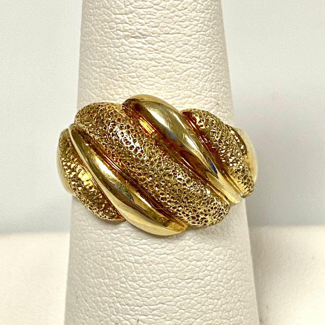 u807 Vintage 14K Yellow Gold Shrimp Style Stone/Smooth Finish Band Ring Size 7.75