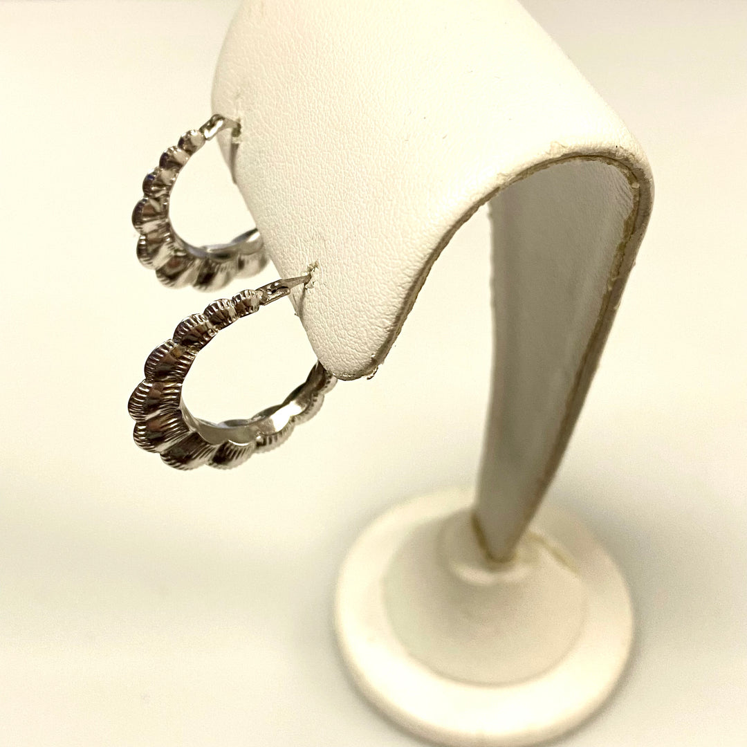 u821 Vintage Classic 10K White Gold Thick Shrimp Hoop Dangle Earring