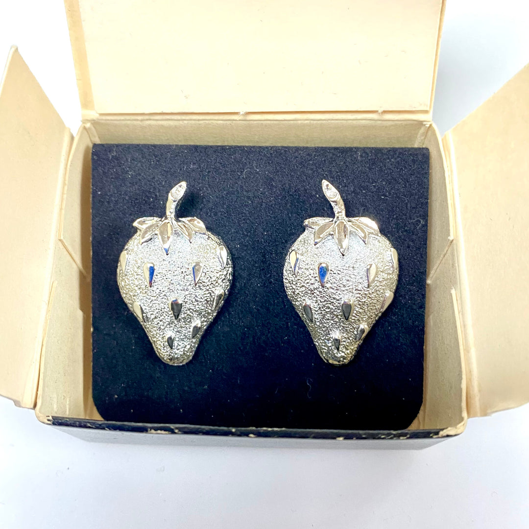 u831 Vintage Sarah Coventry 3pc Set Clip Earrings Matching Brooch Pin Strawberry