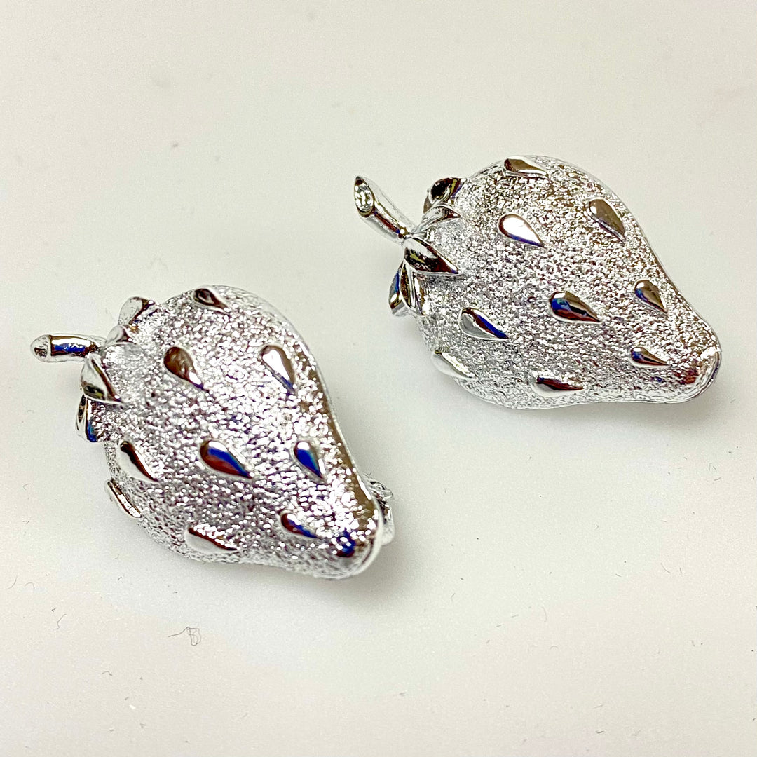 u831 Vintage Sarah Coventry 3pc Set Clip Earrings Matching Brooch Pin Strawberry