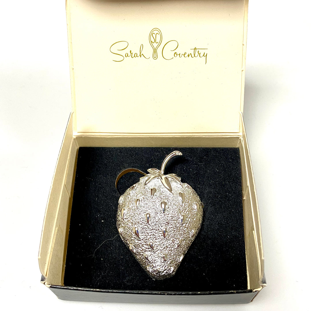u831 Vintage Sarah Coventry 3pc Set Clip Earrings Matching Brooch Pin Strawberry