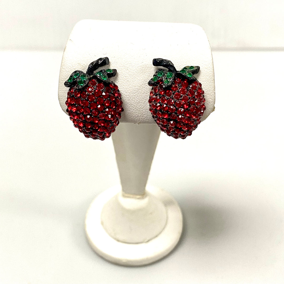 u832 Vintage Weiss 4pc Set Clip Earrings and Matching Brooch Pin Strawberry