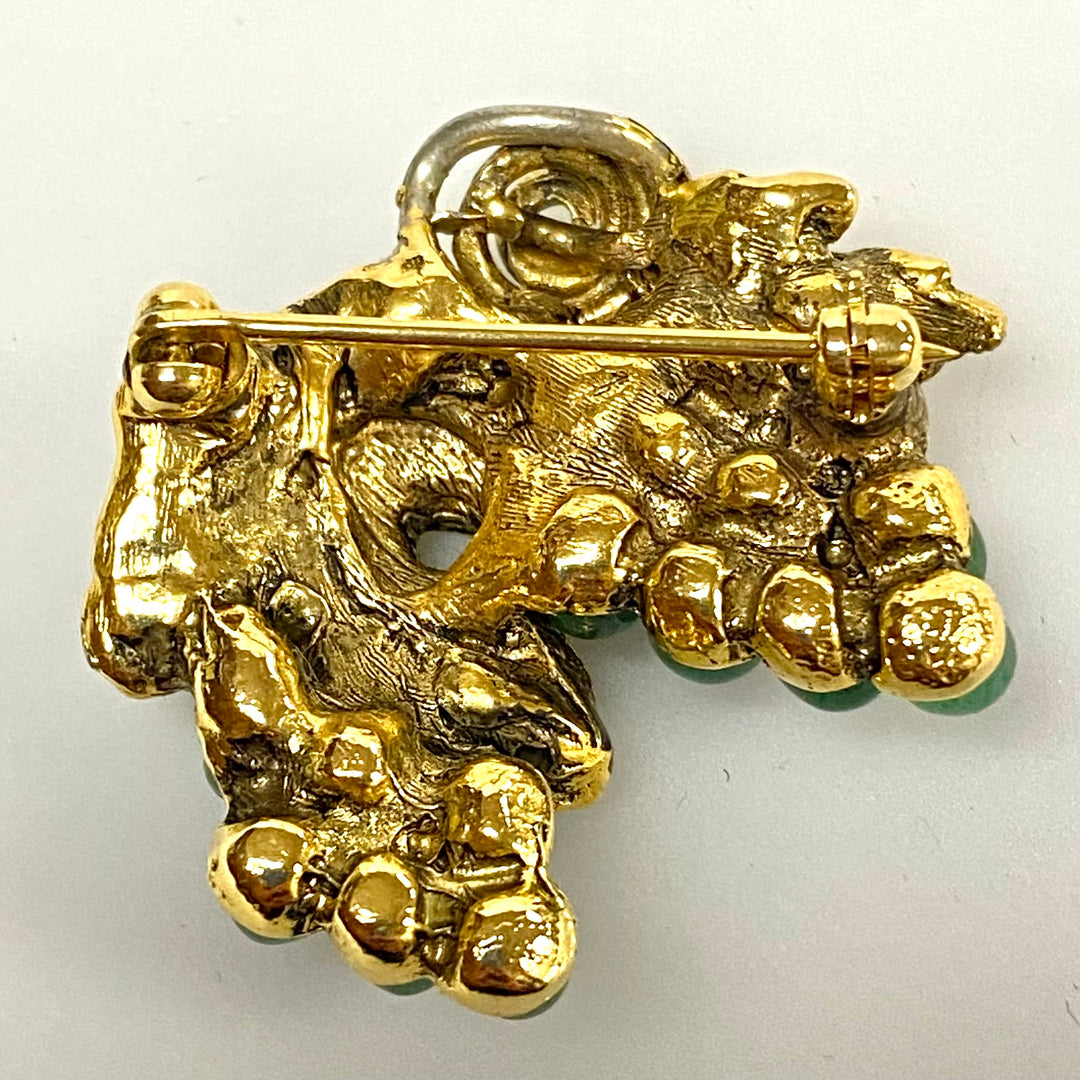 u843 Vintage Gold Tone Green Jade Grapes Brooch Pin