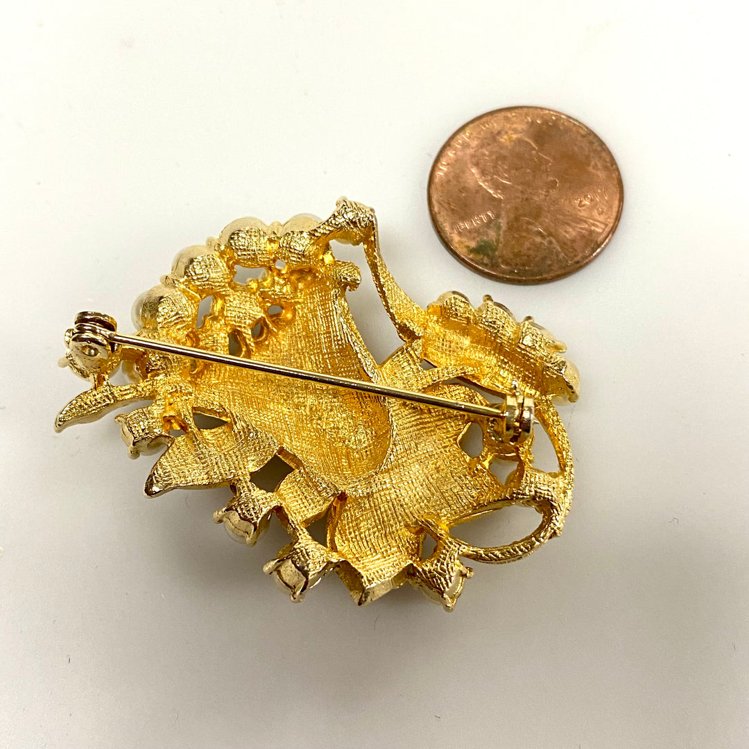 u847 Vintage Gold Tone Flower with Pearls Brooch Pin