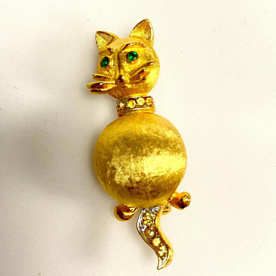 u852 Vintage Adorable Cat Gold Tone Emerald Eyes Stones Brooch Pin