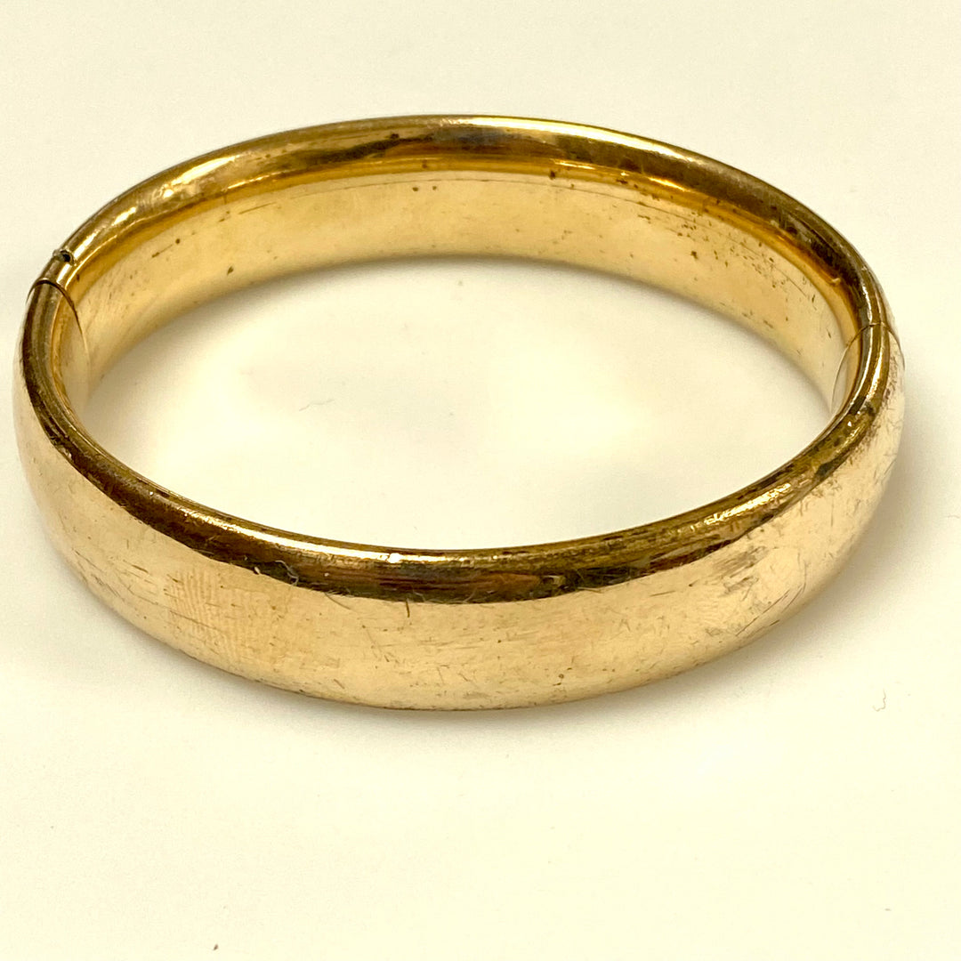 u870 Vintage Gold Filled Hinged Carved Floral Bangle Bracelet