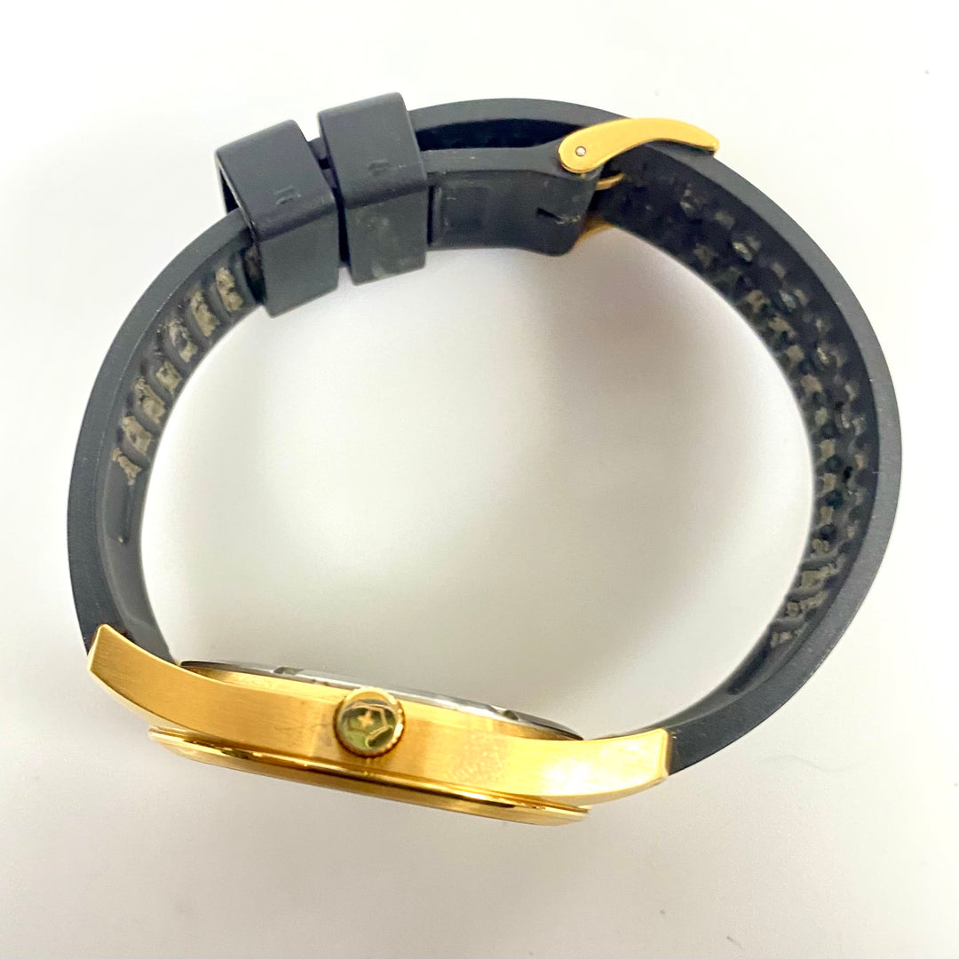 u926 Victorinox Swiss Army Stainless Steel 100M WR Quartz Men's Wrist Watch