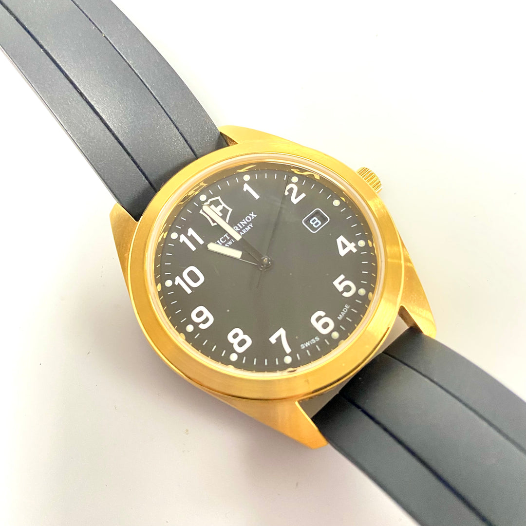 u926 Victorinox Swiss Army Stainless Steel 100M WR Quartz Men's Wrist Watch