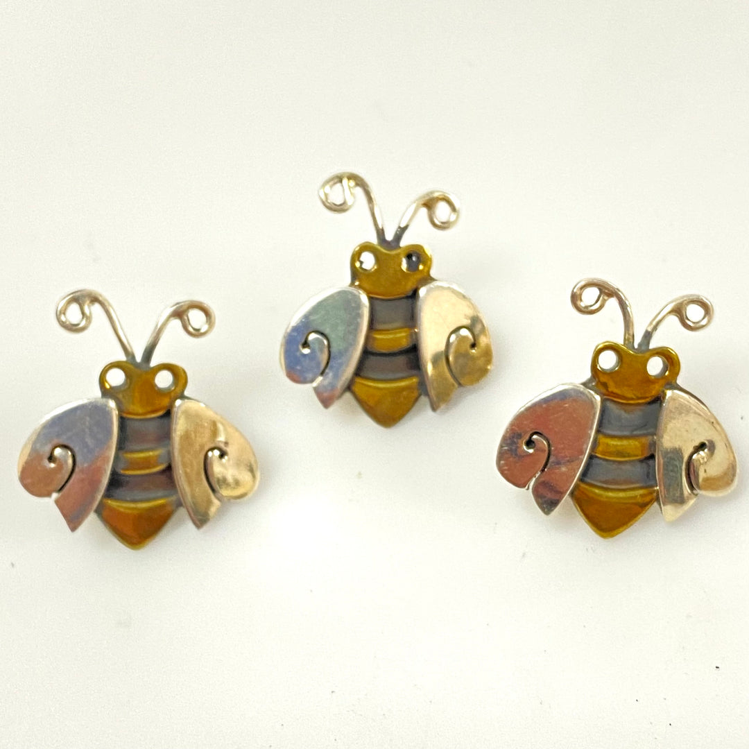 u931 Vintage Far Fetche Gold and Silver Tone Bee Flying Insect Brooch Pin