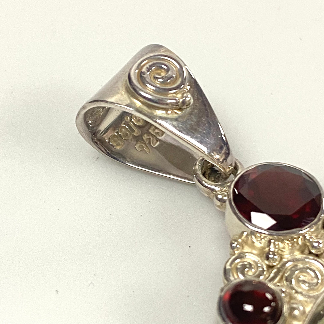 u941 Sajen 925 Sterling Mother of Pearl Russian Agate Garnets Jasper Cat Pendant