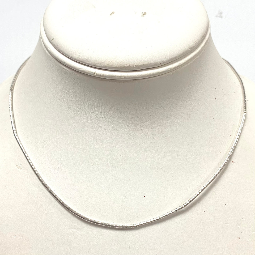 u944 Vintage 14K White Gold Round Omega Chain Necklace 16" Long