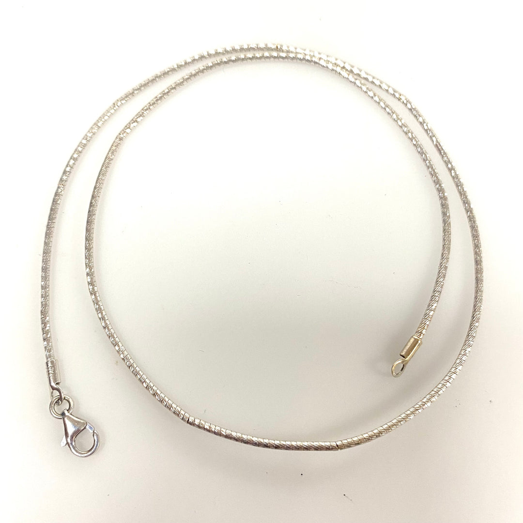 u944 Vintage 14K White Gold Round Omega Chain Necklace 16" Long
