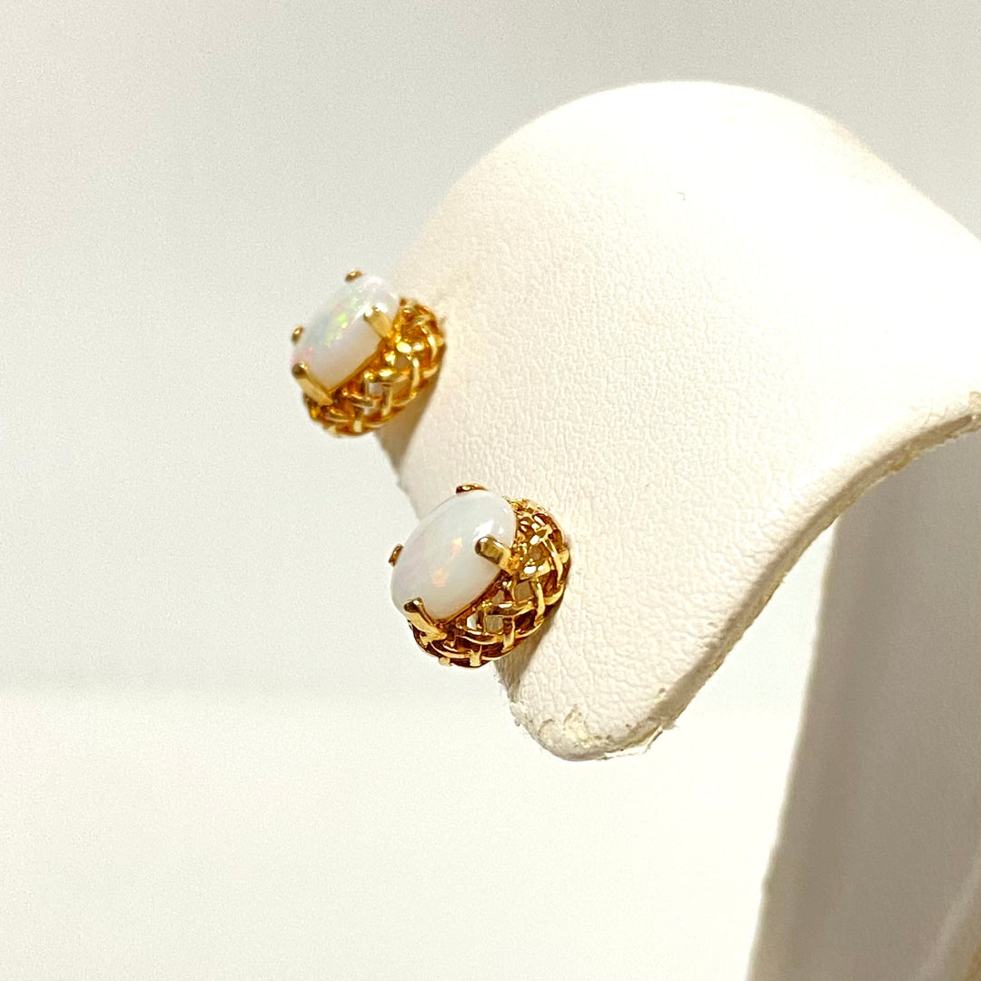 u987 Vintage 14k Filigree Yellow Gold Opal Stud Earrings