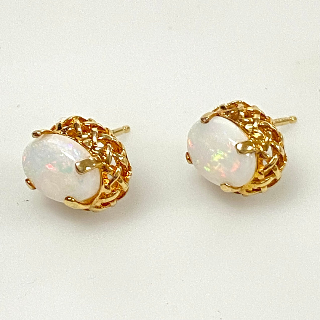 u987 Vintage 14k Filigree Yellow Gold Opal Stud Earrings