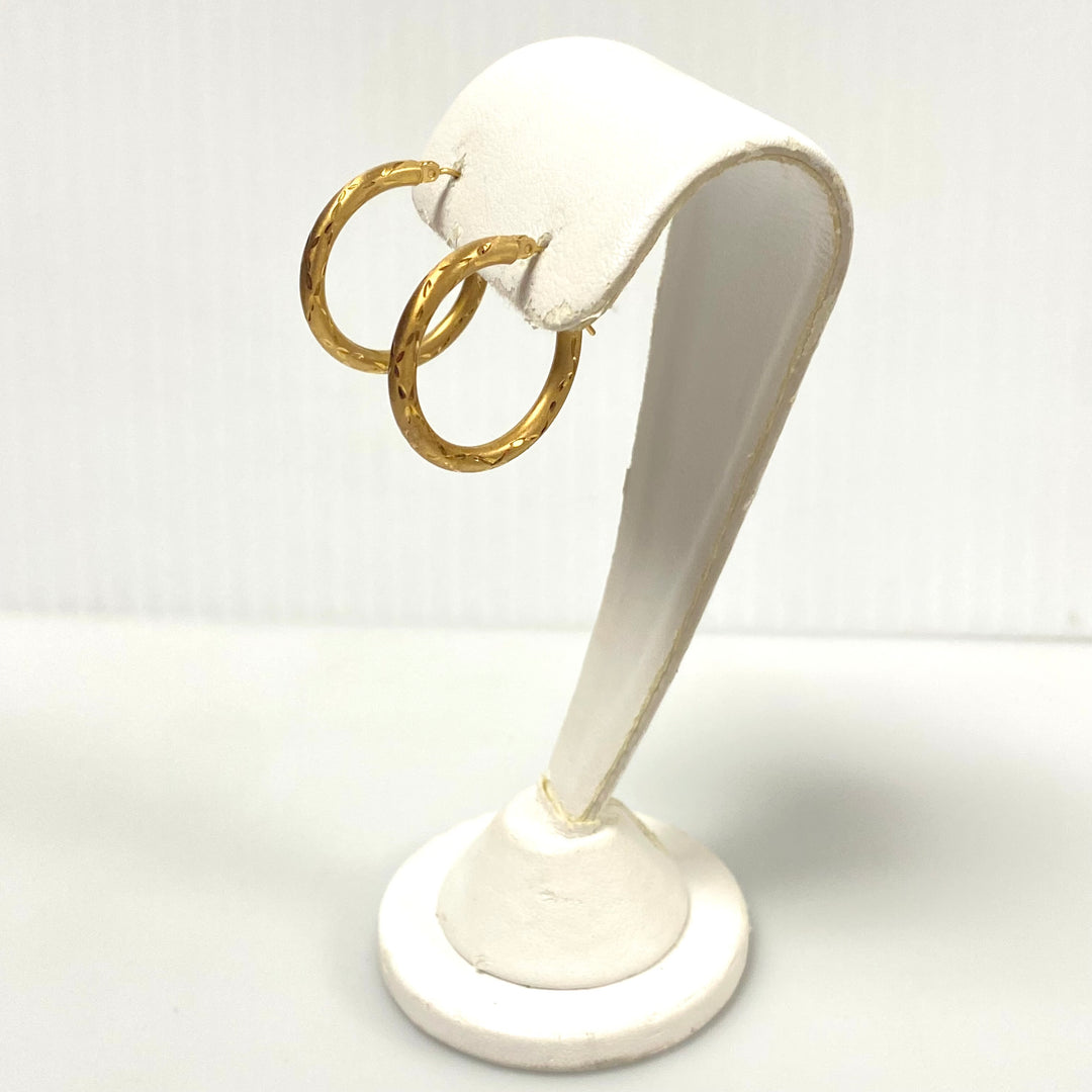 u993 Vintage Classic 14K Yellow Gold Hanging Etched Hoop Earrings