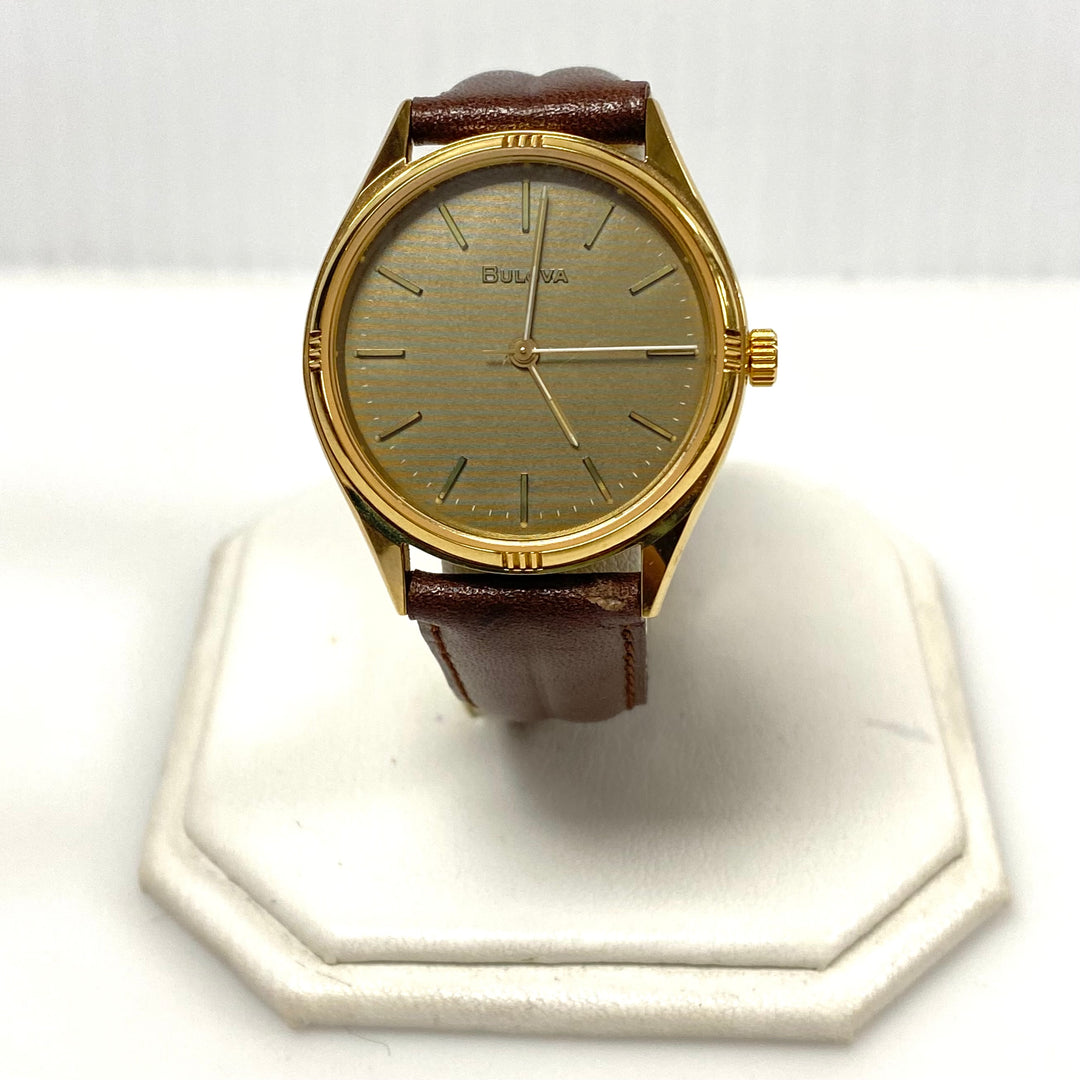 v017 Vintage BULOVA Hand Winding Mechanical Stainless Back 17 Jewels Wrist Watch