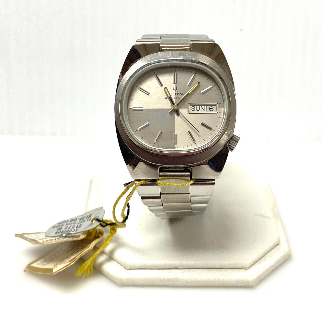 v024 Vintage Bulova Accutron Dura-Crystal Quartz Stainless Steel Water Resistant Wrist Watch +Box