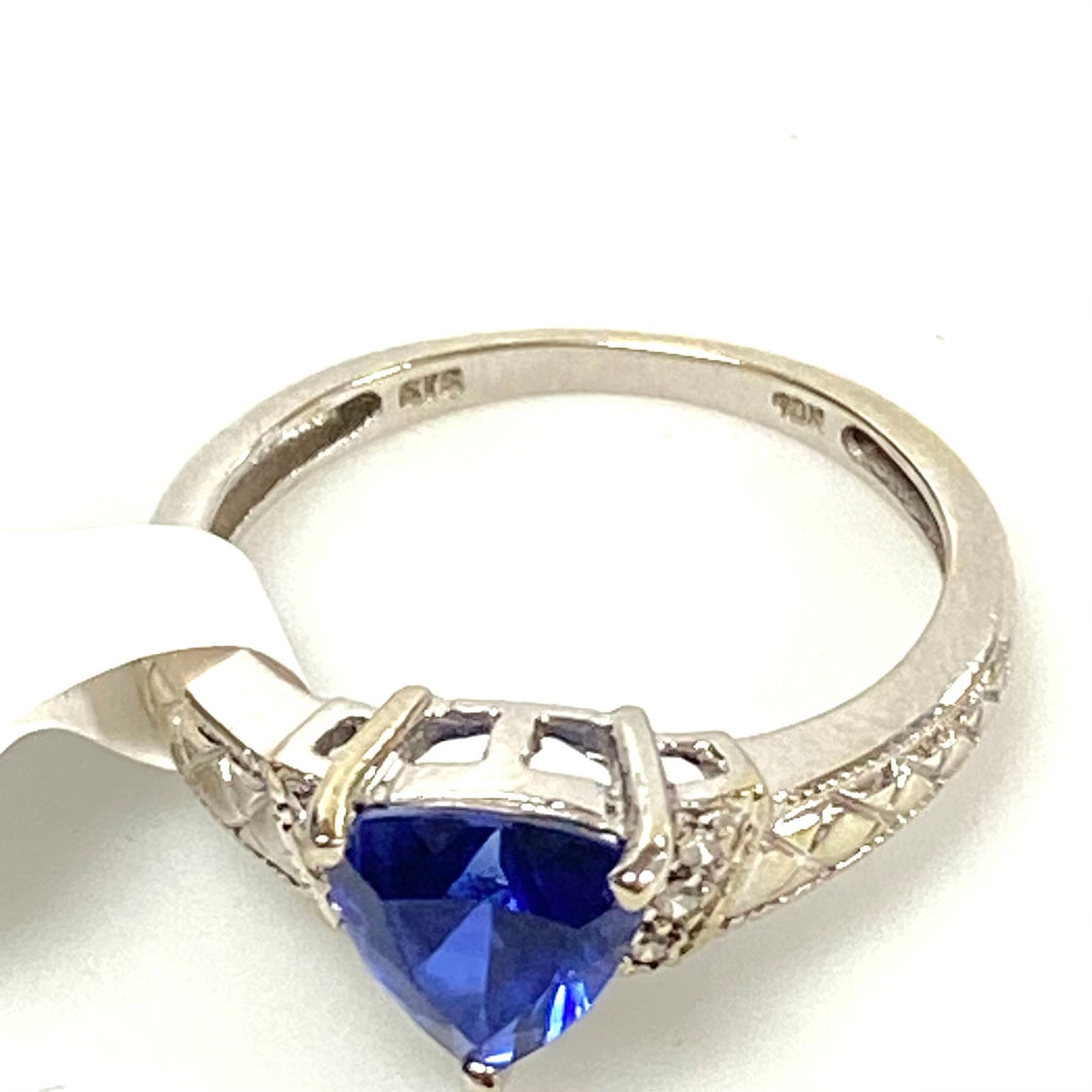 v049 Vintage 10K White Gold Blue Stone & Diamonds Ring Ring Size 6.75